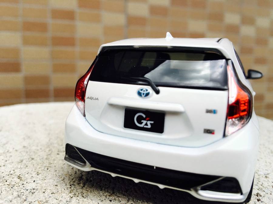 TOYOTA G's】希少品！トヨタ純正、1/30サイズAQUAを買取入荷