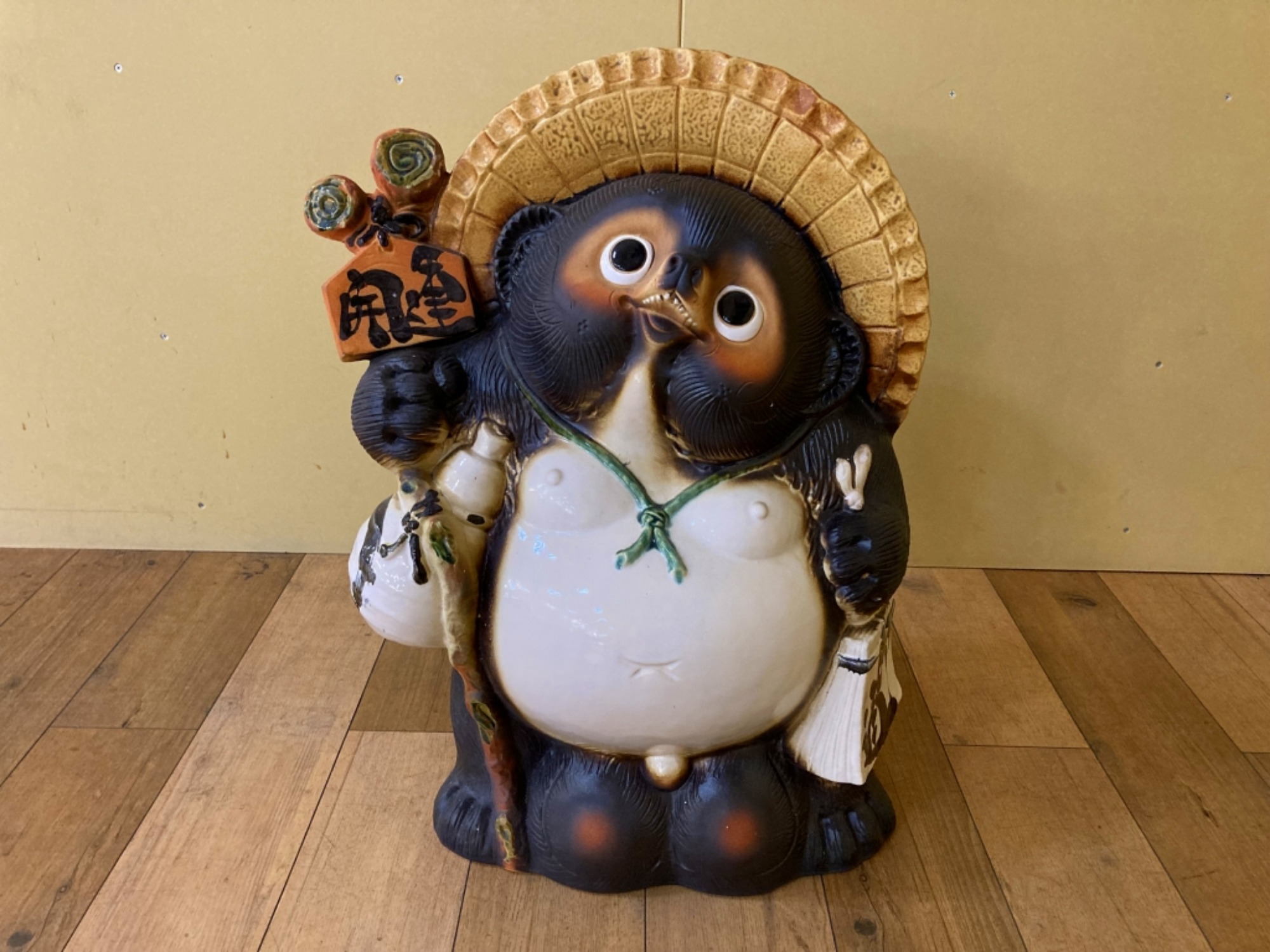 縁起物の代表格♪信楽焼のたぬきの置物をご紹介します！！｜2024年09月