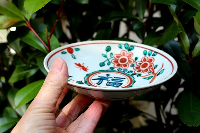 石川県金沢市で作陶されている九谷焼作家山本恭代さんの呉須赤絵花鳥