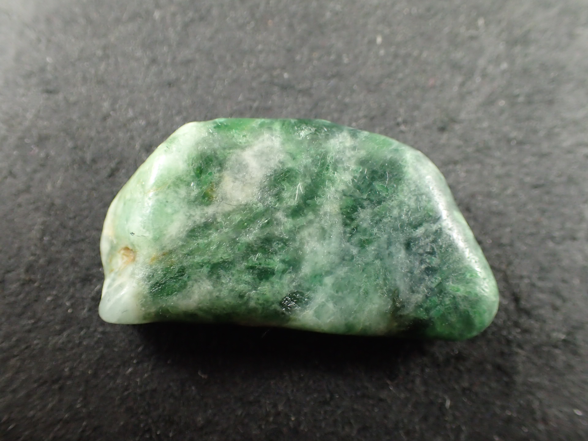最高品質糸魚川翡翠(Itoigawa Jade) 新潟県糸魚川市産 ｜石の販売専門