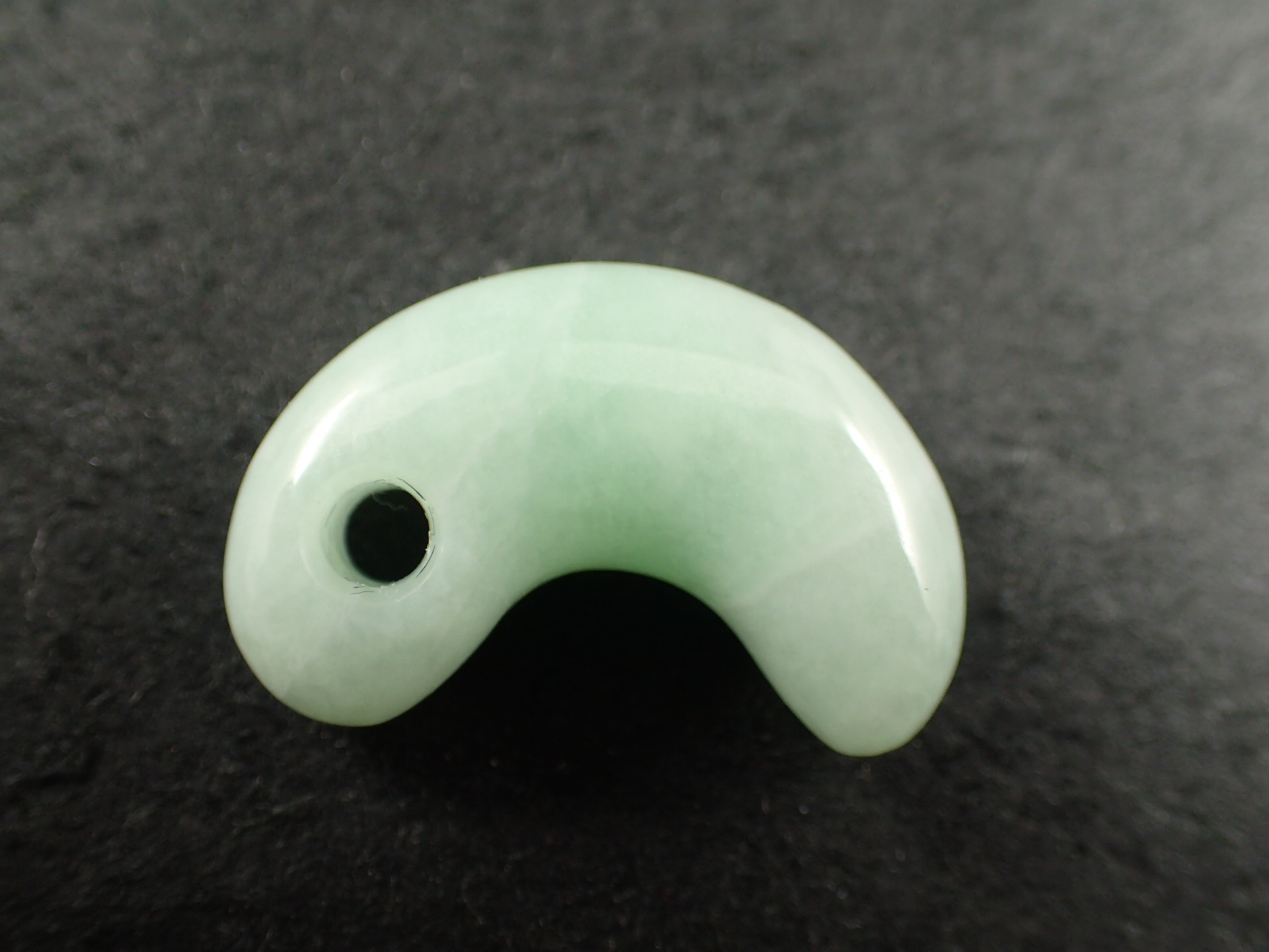 糸魚川翡翠 勾玉 ｜石の販売専門店【vec stone club】