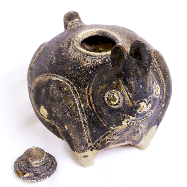 黒褐釉兎形壺｜特選画廊｜ヨコタ博物館