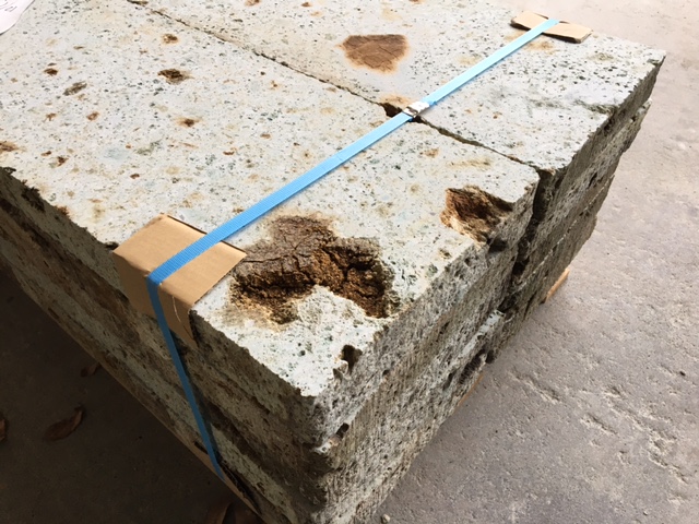 大谷石限定特価品。表面3級 約60x300前後x910～950前後mm角欠け