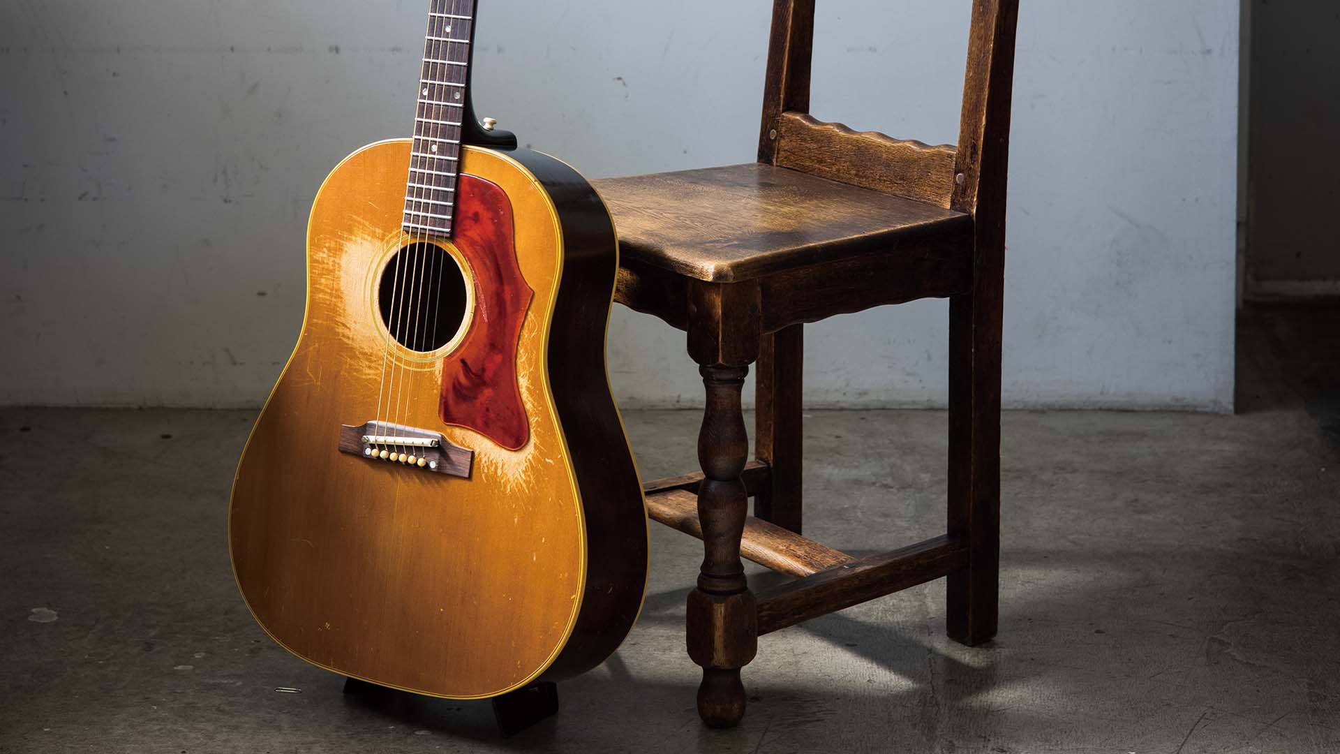 カネコアヤノの1965年製 ギブソン J-50｜AGM GUITAR GRAPH -Volume 96