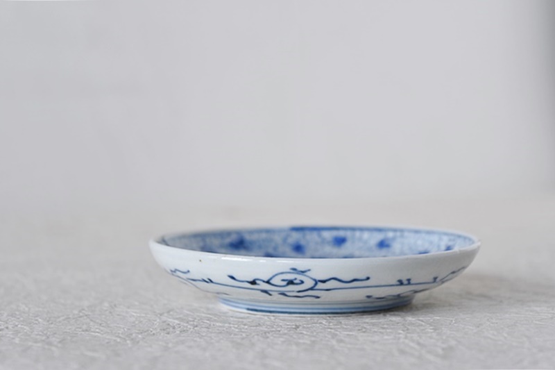 古伊万里 染付 微塵唐草 成化年製文 小皿 - 生活骨董と古布の