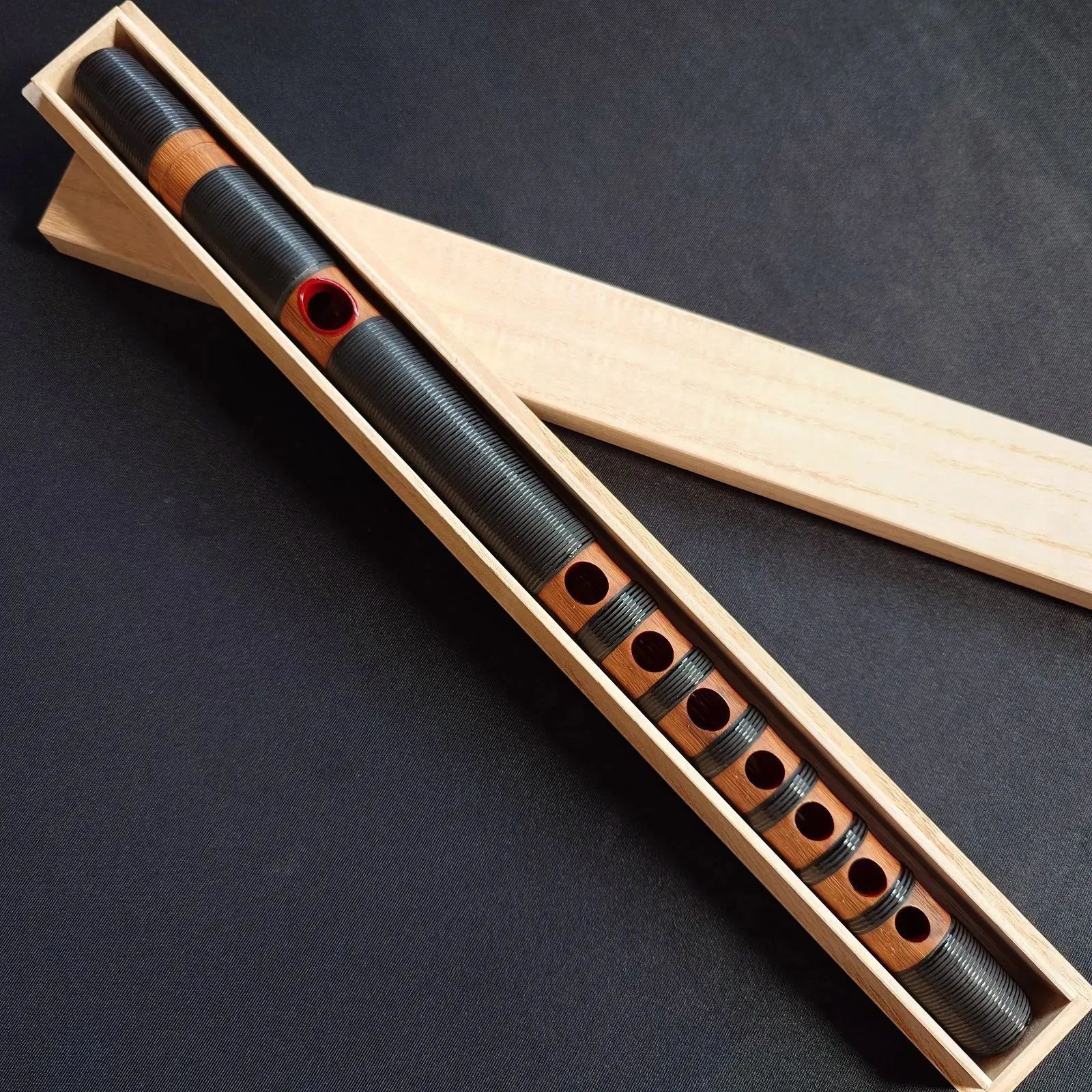 龍笛】新古管 煤竹 黒色 本漆 籐巻 黒頭 桐箱付き／雅楽／神楽 - メルカリ