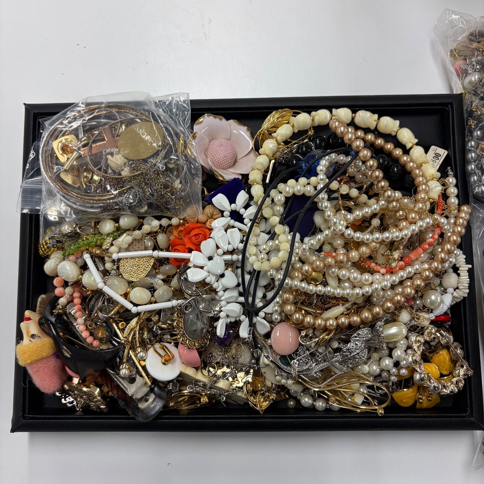 イミテーションアクセサリーまとめ売り約2.7kg 大量まとめ売り