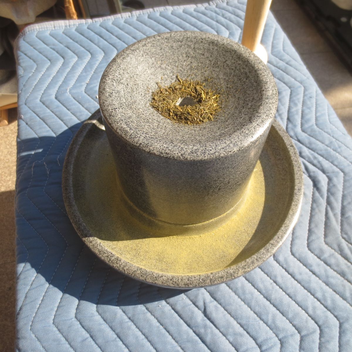 茶臼 ちゃうす 抹茶 石臼 （いしうす） ひき臼 （ひきうす）☆青御影石