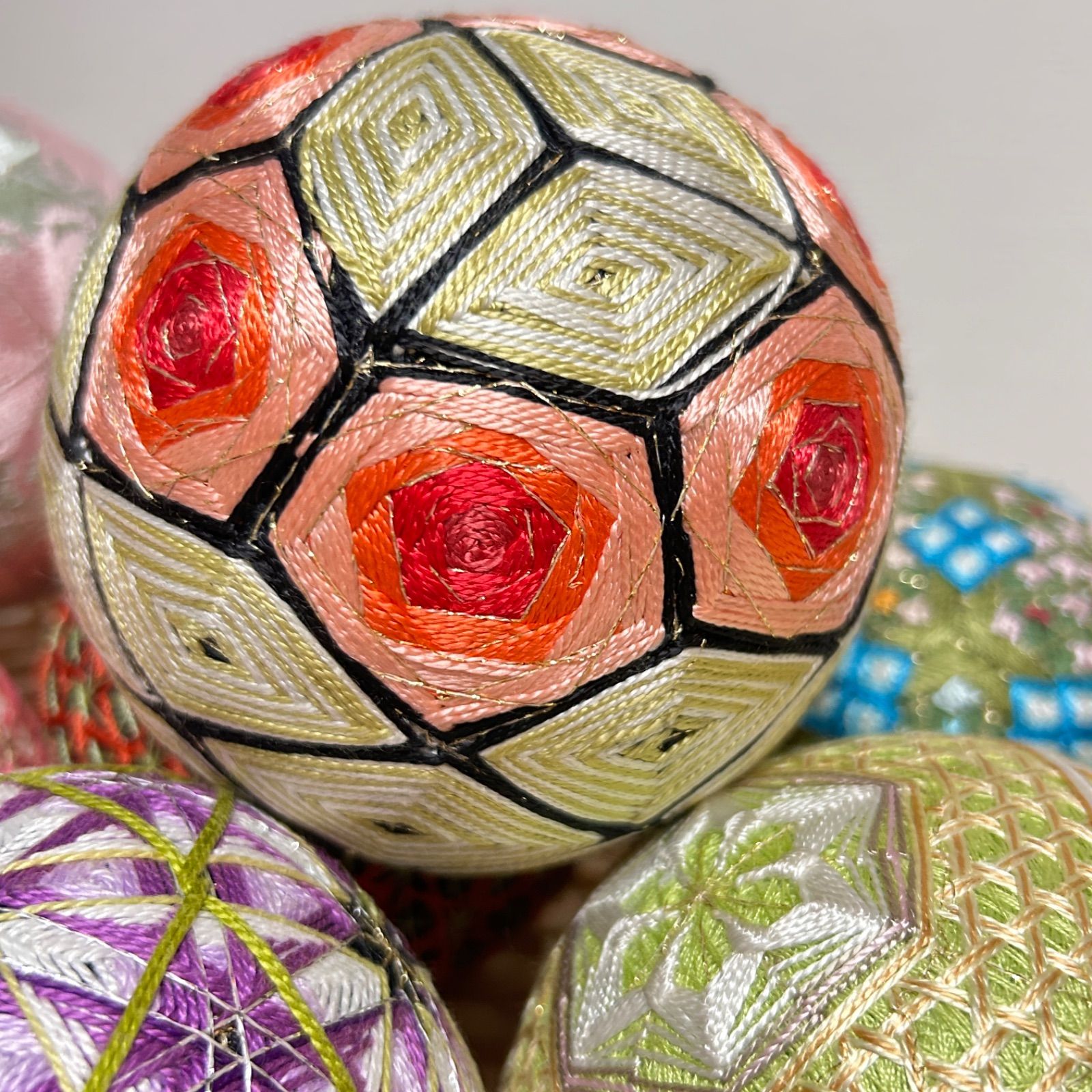 SALE【手毬25-5-7】てまり・手鞠・薔薇柄手まり・手作り・約12cm