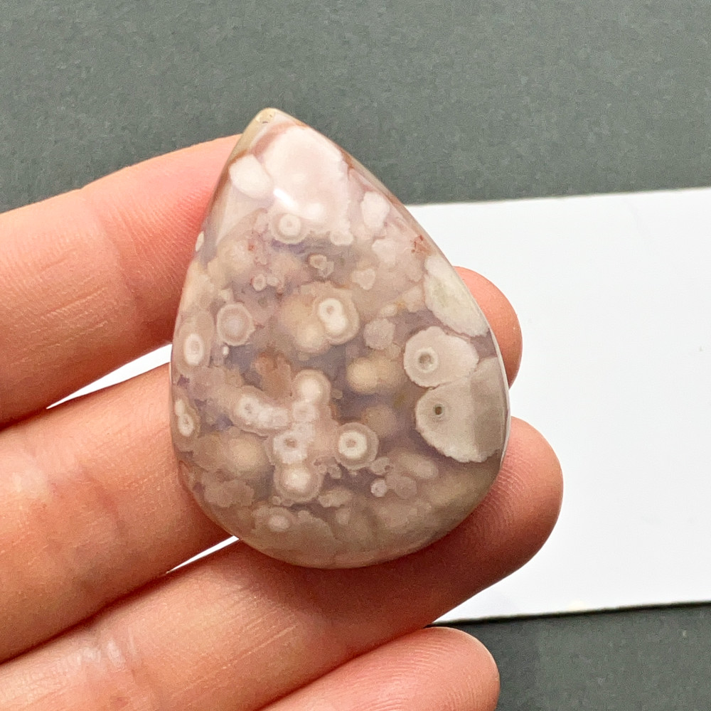 穴あき桜瑪瑙[295] 41x29mm 84Cts / 天然石ルース | Attic Natura