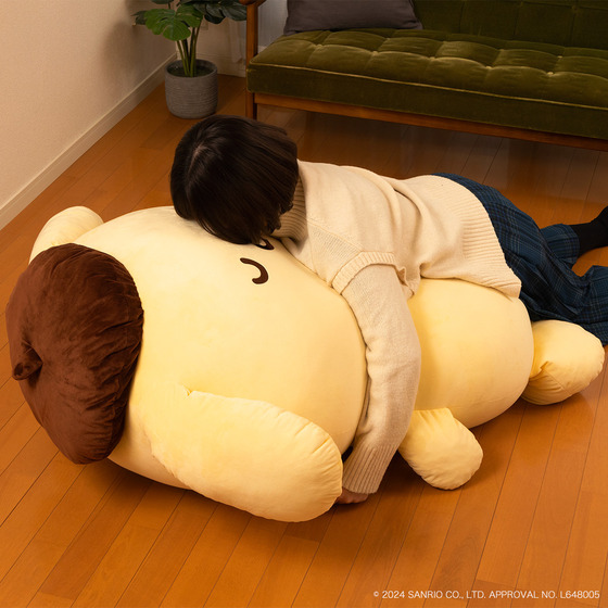 ポムポムプリンの全長約105cmの超巨大クッションがプレミアムバンダイ