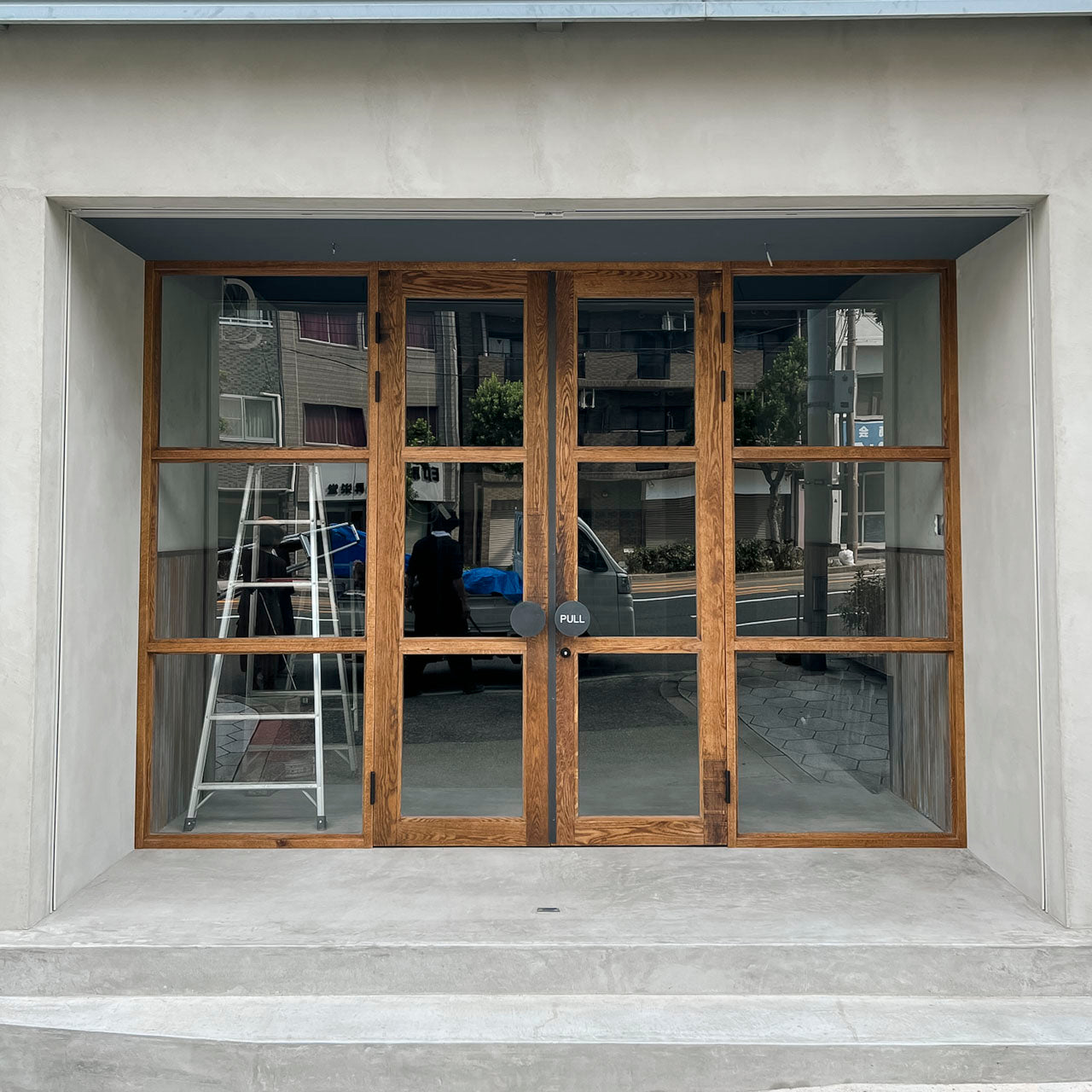 無垢材ドア(001) | オーダーメイドのアイアン家具を中心に数多くの