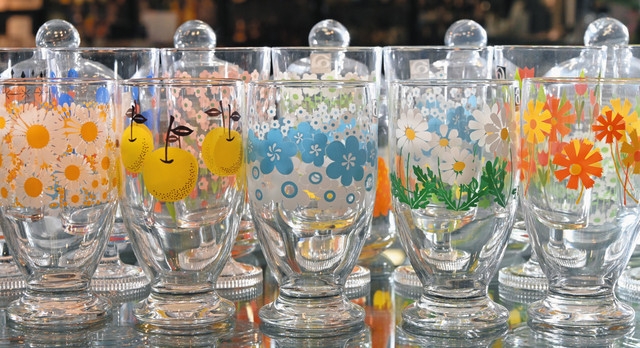 懐かしく温かみある柄 石塚硝子の復刻ガラス食器（岩倉市）【昭和