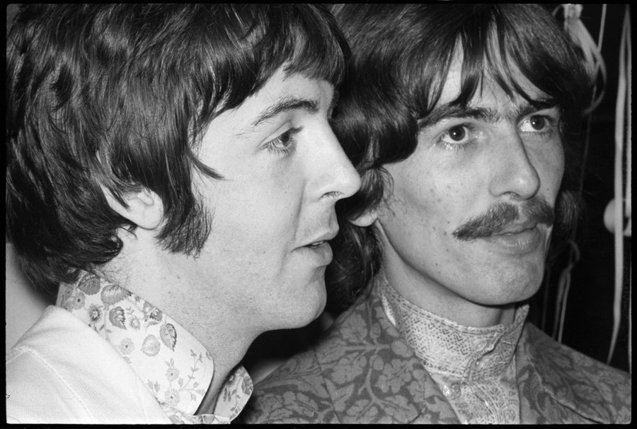 PaulMcCartney and #JohnLennon が George Harrison の誕生日を祝う