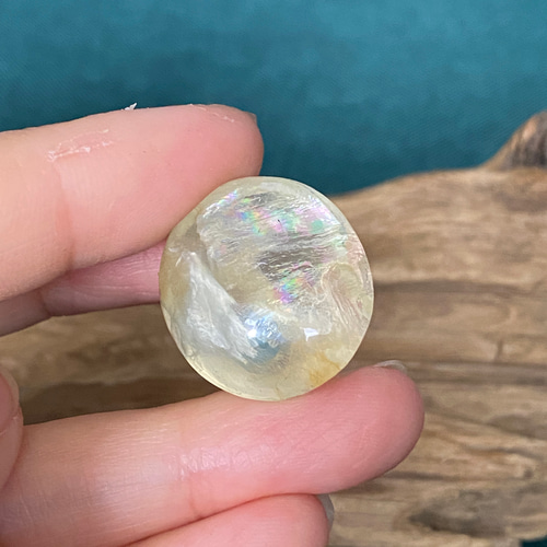 金と虹 ガーデンクォーツ ルース 72 虹色の帯とリモナイト 天然石