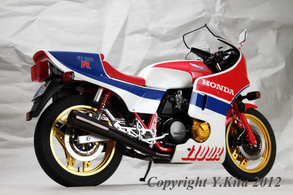 AutoArt CB1100RD 1/6Models