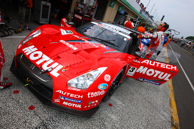 SGT第5戦SUGO：朝の走行でZENT SC430が大クラッシュ | autosport web