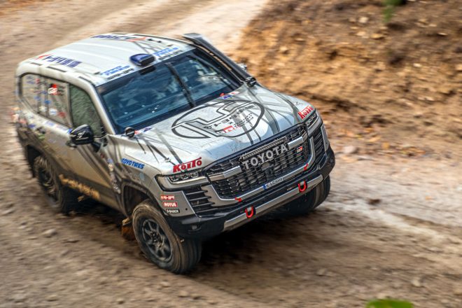 市販車部門10連覇中のTLC、32回連続完走継続の日野が2024年のダカール