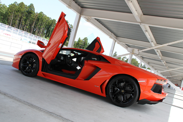 ランボルギーニ「アヴェンタドール LP700-4」に、新たにシリンダー休止