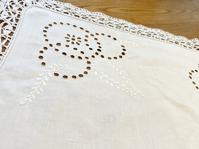 麻刺繍テーブルクロス | iichi 日々の暮らしを心地よくする