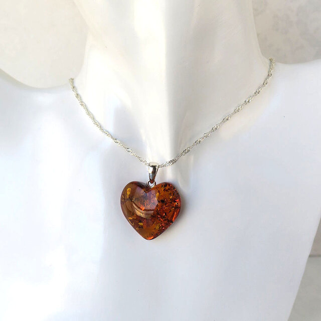 アンバー（琥珀）ペンダント ハート 25mm かわいい 天然石ジュエリー