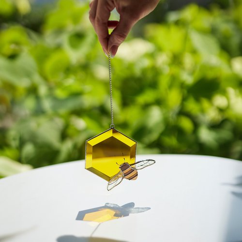 ウクライナ ステンドグラスのハニカムとミツバチのサンキャッチャー 窓