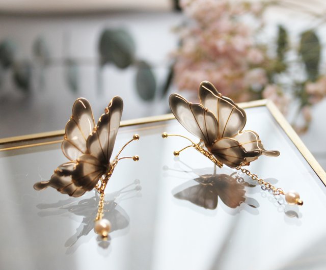 送料無料】台湾 【墨蝶ピアス】蝶ピアス 手作りブロンズ樹脂ピアス