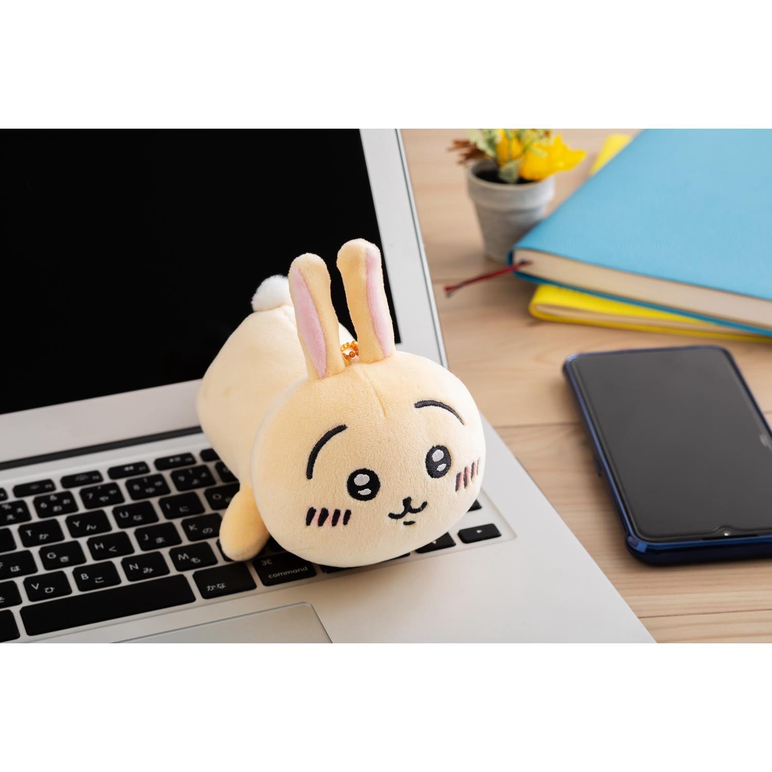 ちいかわ てくびまくらぬいぐるみ（うさぎ） | ちいかわマーケット