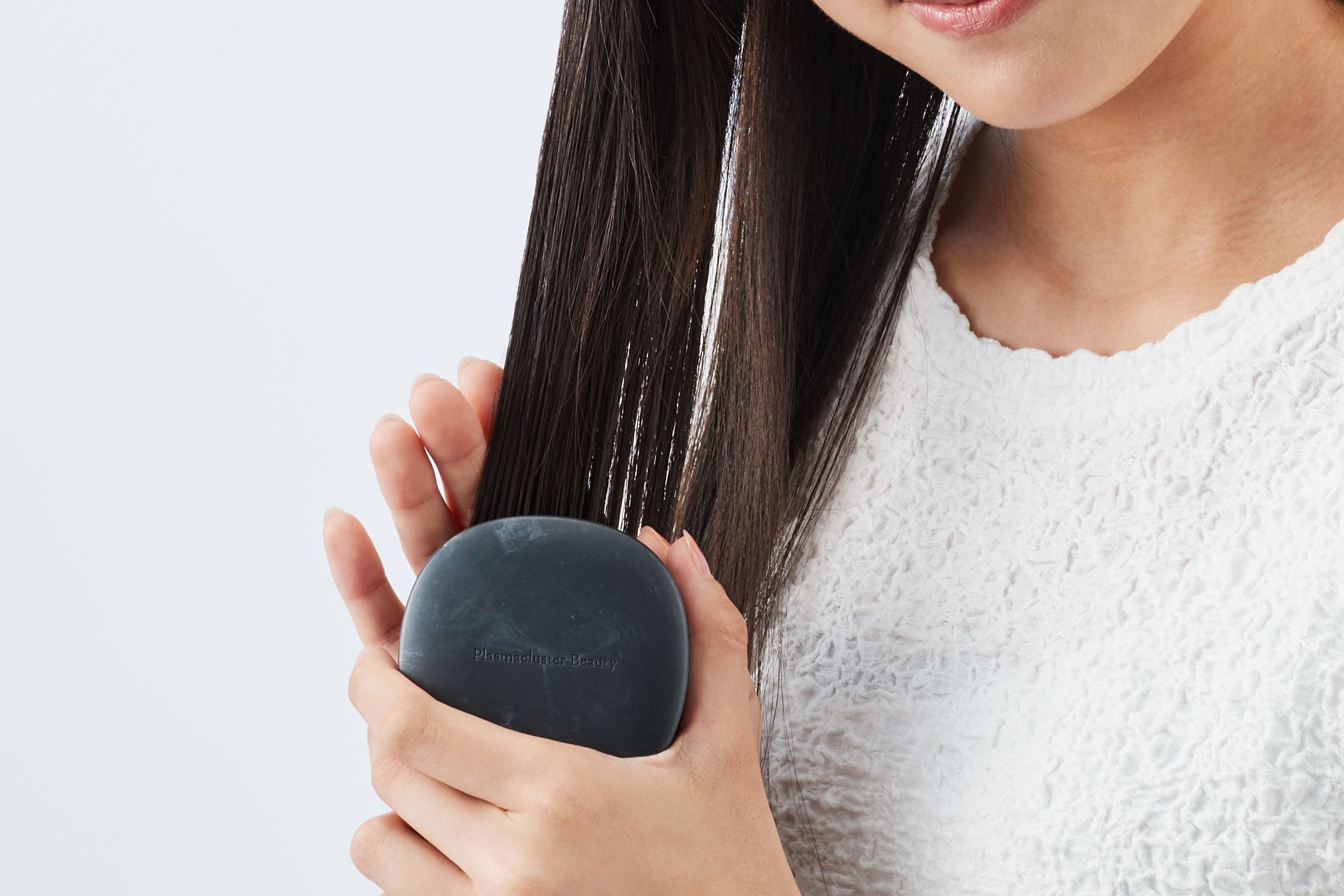 シャープの美容家電ブランドPlasmacluster Beautyから静電気を抑えて艶