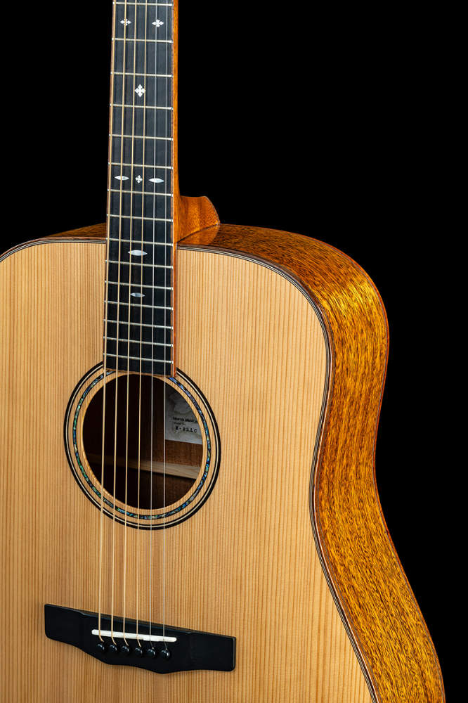 Morrisから宮崎県産の地杉を採用したアコースティックギター発売!