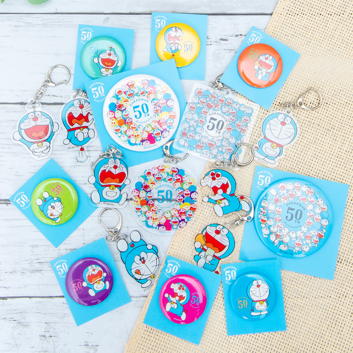 いろいろなポーズ&表情が楽しめる！スモール・プラネット「ドラえもん