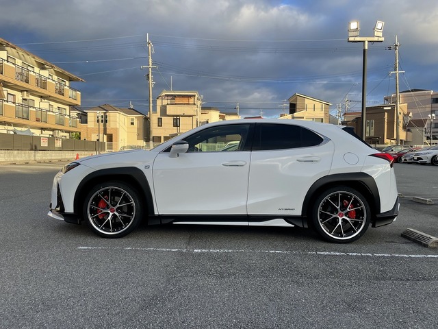 UX 10系 MZAA10 | 装着ギャラリー | カーポートマルゼン