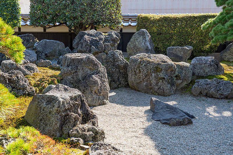 美甘邸庭園 富士山の溶岩を使った枯山水 -庭園ガイド