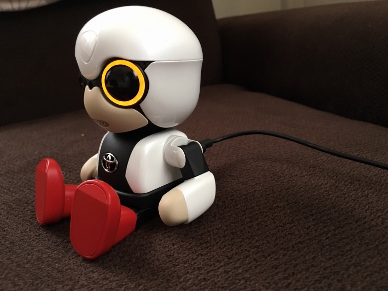 まさかの珍回答も！？話題のロボット『 KIROBO mini 』が家にやってき