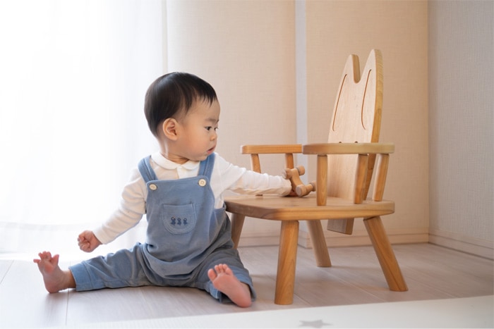 ひじ付ウサギイス 【無垢の木で作った、かわいいウサギのひじ付き