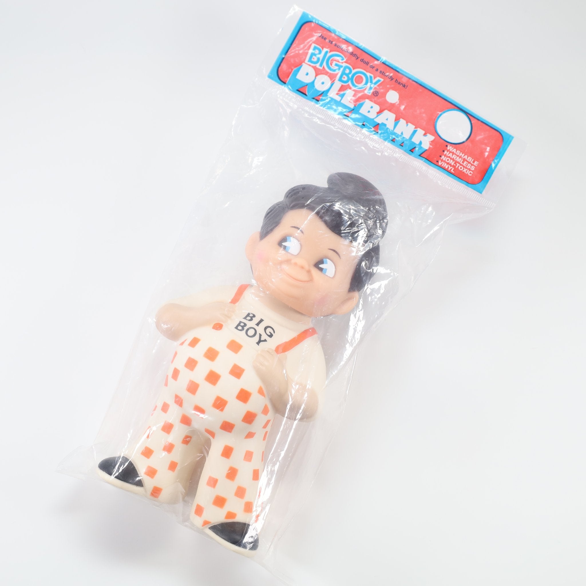 愛らしいニンマリ顔 ― ビッグボーイ貯金箱とアメリカンダイナーの黄金