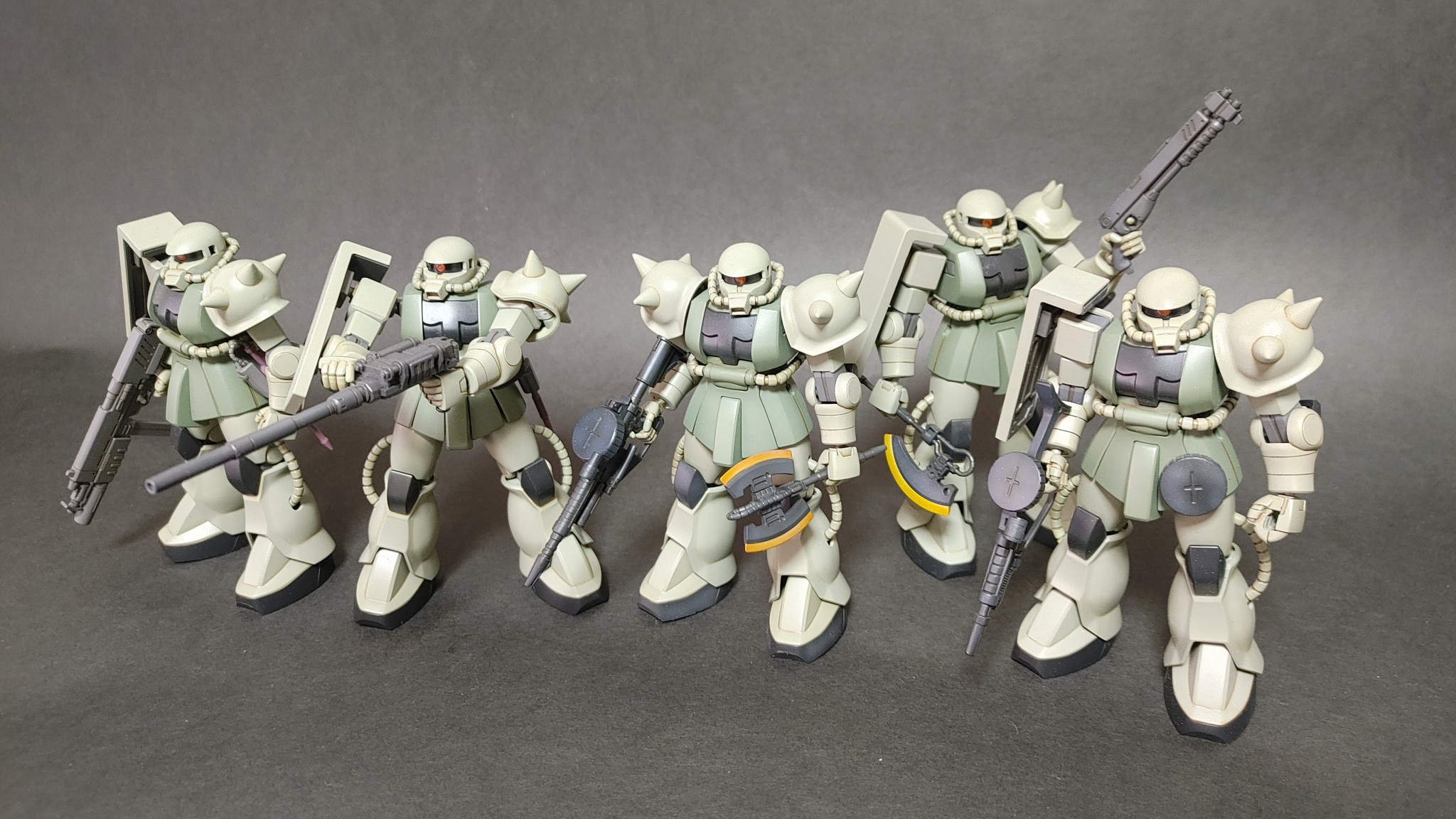 大量！！】HGUC ザクII｜ジャンク屋れっどまんさんのガンプラ作品