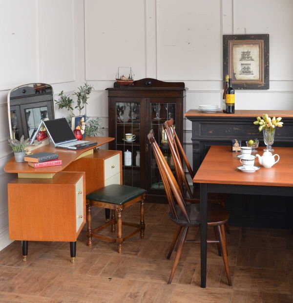 G-PLANのヴィンテージ家具、サニーオーク＆チャイニーズホワイトの