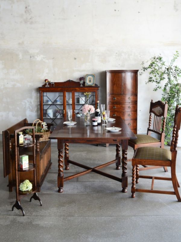 英国から届いた形が変わるアンティークの家具、3WAYで使えるモンクス