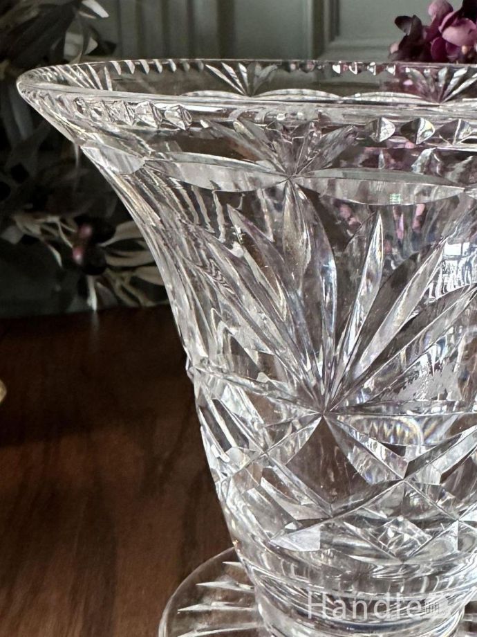 イギリスから届いたアンティークガラスの花びん、口がキレイに開いた