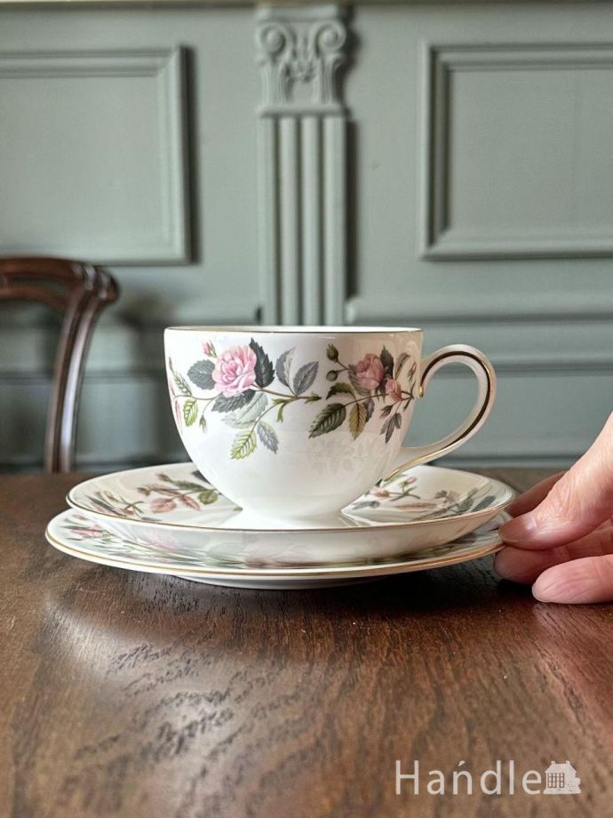 ウェッジウッドのハサウェイローズ、アンティークのカップ＆ソーサー