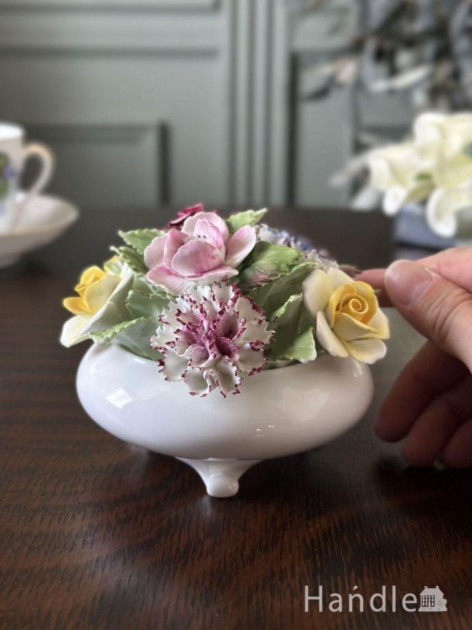 ロイヤルドルトンの陶磁器で出来たお花、イギリスで見つけた