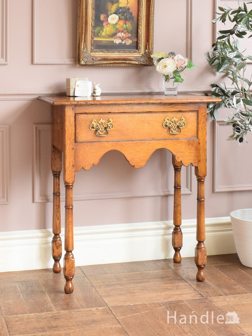 高級マホガニー材のデスク（勉強机）、彫が美しいアンティーク英国家具