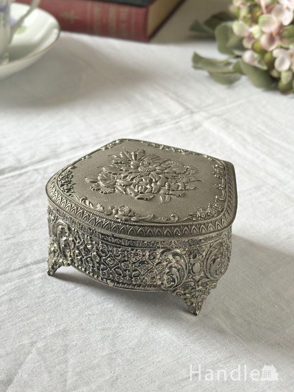 葉っぱの模様が型押しされたアンティークガラスのおしゃれなケース(pg