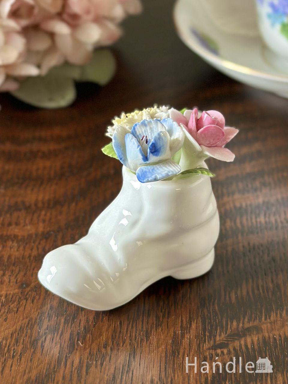 ラドナー（Radnor）窯の美しいフラワーバスケット、ジャグに入った英国