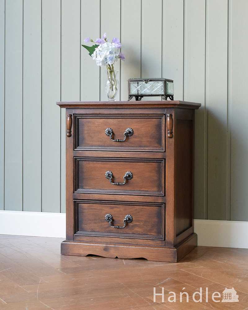 アンティーク風のベッドサイドチェスト(y-105-f)｜アンティーク風