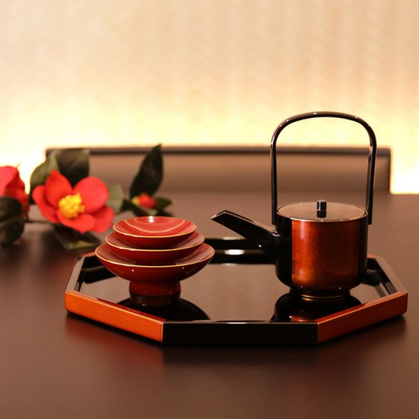 お正月の「お屠蘇（とそ）」とは？無病息災を願う意味や作り方など基礎