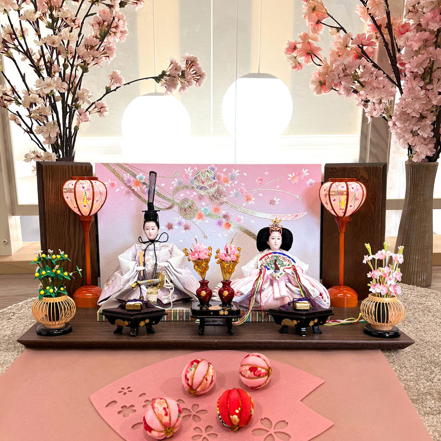 純白ピュア 白とピンクでトーンを合わせた雛人形 平飾り【美邦(みくに