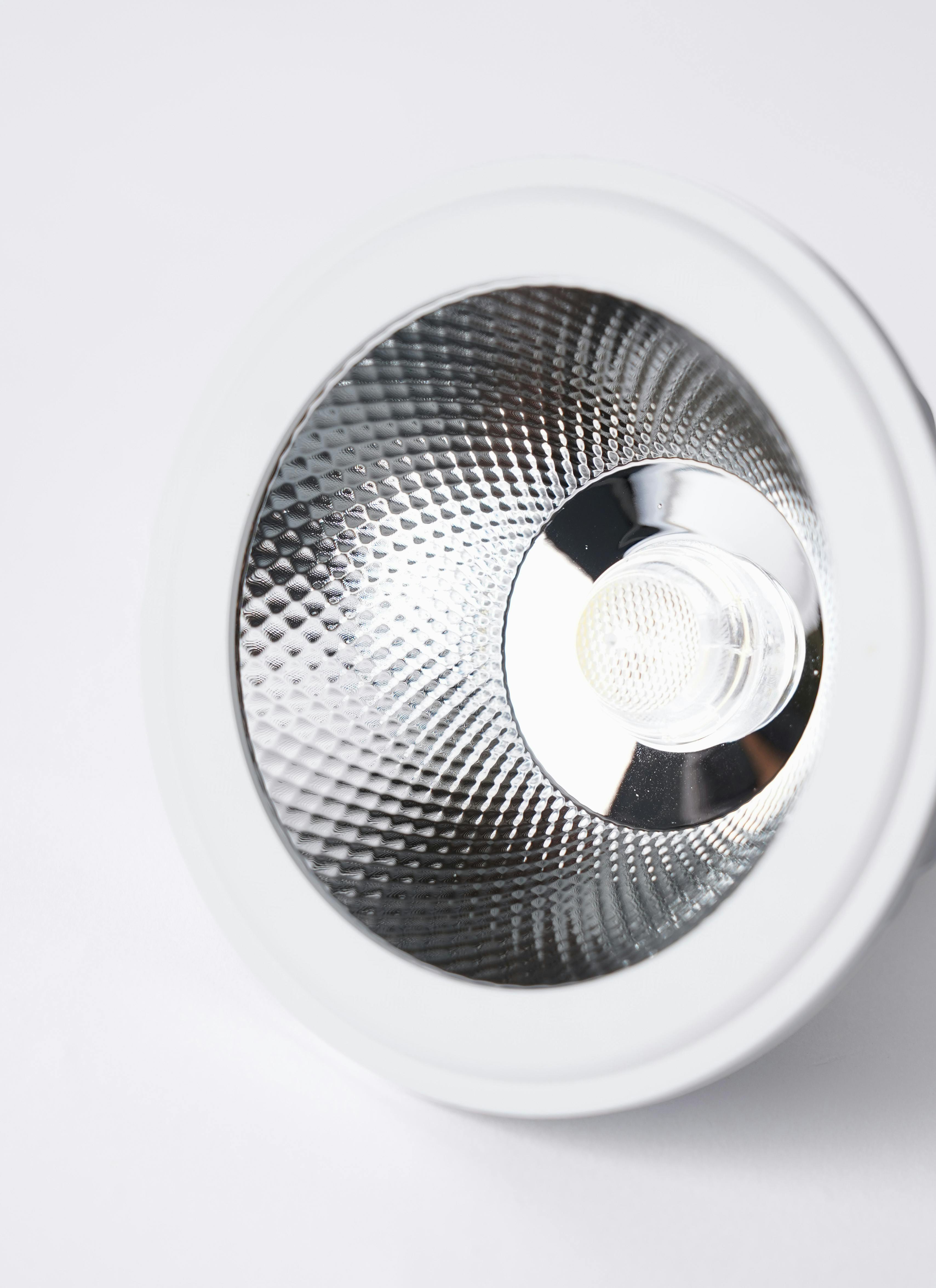 植物育成ライト BRIM COSMO UV ホワイト 5800K | 観葉植物ならHitoHana