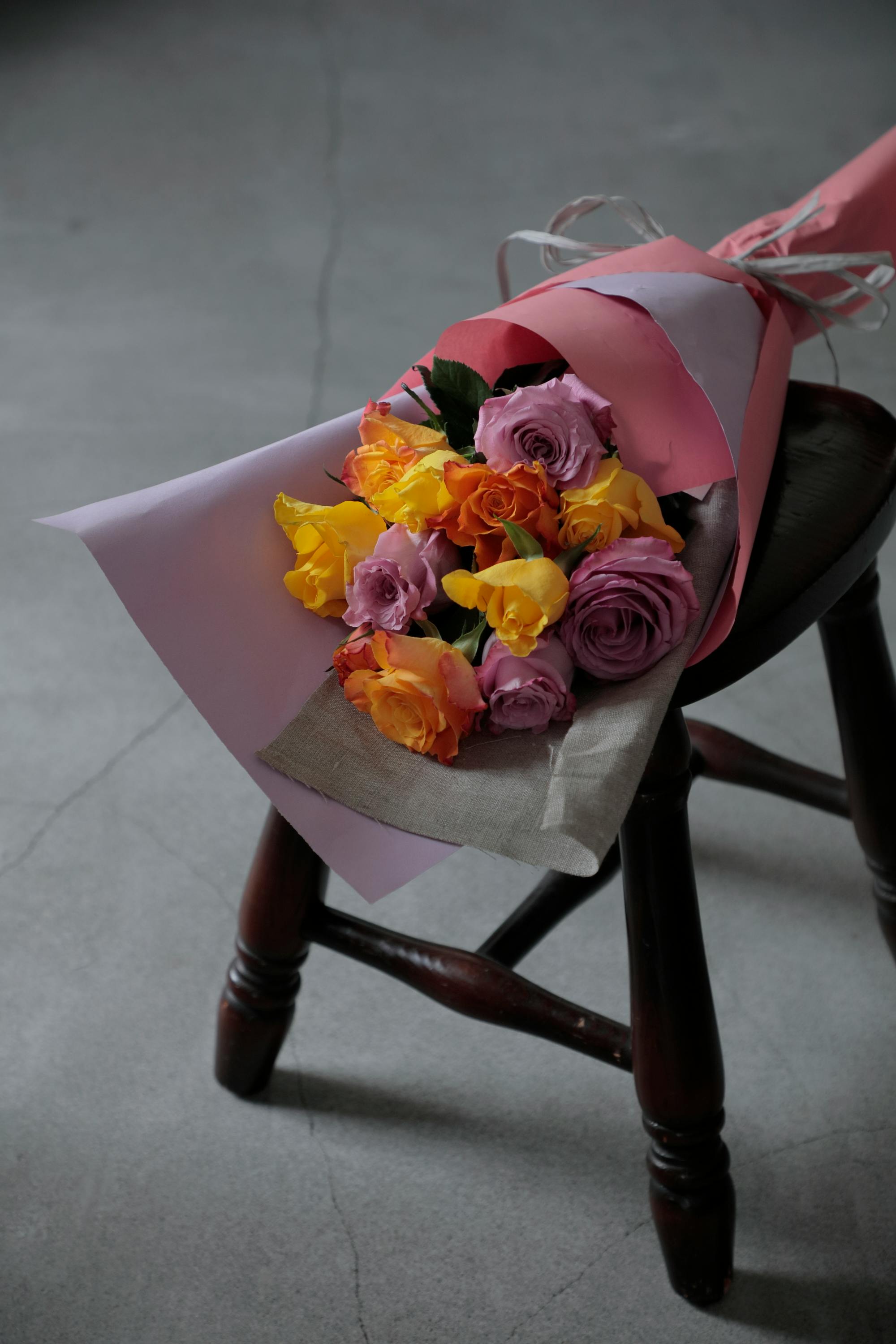 バラ 12本ブーケ ミックス | 花束ならHitoHana(ひとはな)